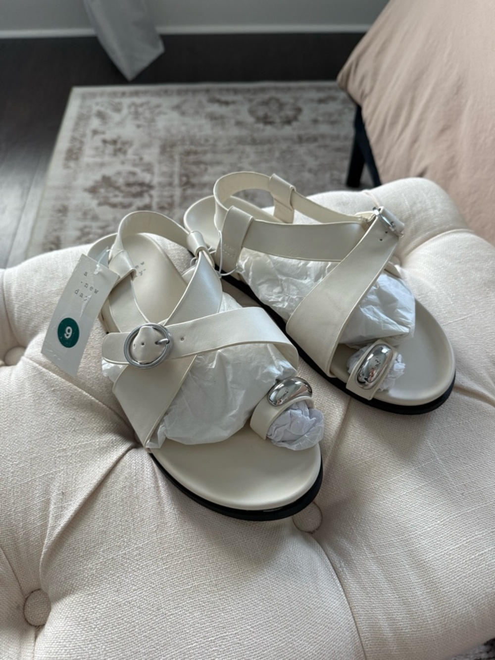 NEW‎ a new day White Penelope Toe Ring Footbed Sandals Size 9